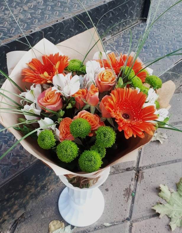 Букет цветов из: Герберы, Хризантемы, Альстромерии и Розы в Поспелихе