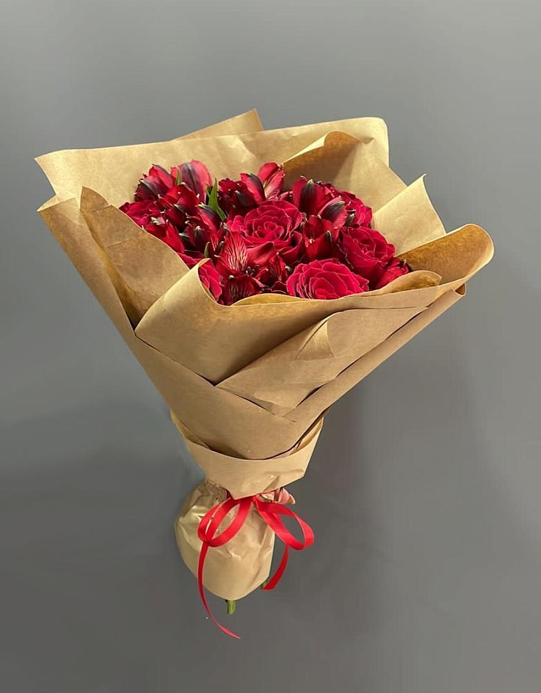 Букет цветов из: Альстромерии и Розы в Поспелихе