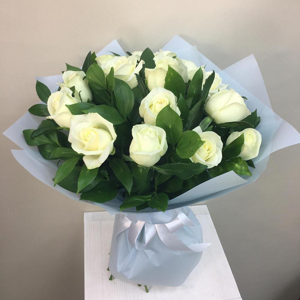 Букет 15 Белых роз Проуд в Поспелихе