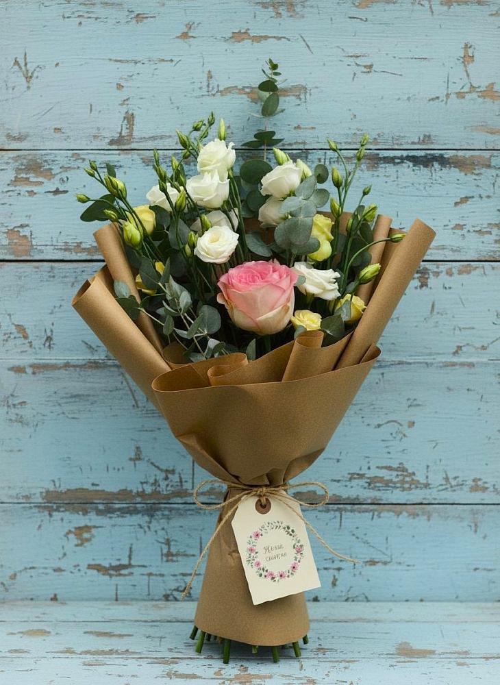 Букет цветов из: Розы и Лизиантусы в Поспелихе