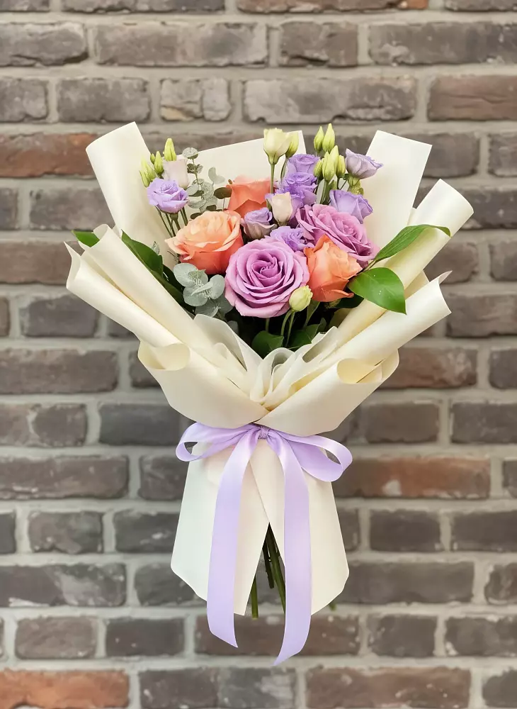 Букет цветов из: Лизиантусы и Розы в Поспелихе