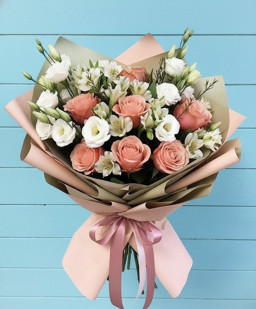 Букет цветов из: Розы, Альстромерии и Лизиантусы в Поспелихе