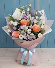 Букет цветов из:  Лизиантусы, Розы, Альстромерии и Гипсофила в Поспелихе