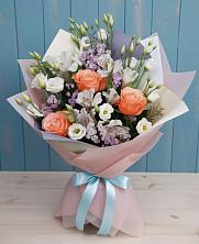 Букет цветов из:  Лизиантусы, Розы, Альстромерии и Гипсофила в Поспелихе