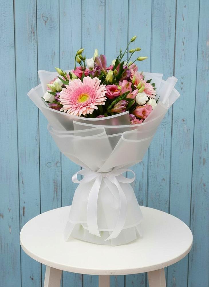 Букет цветов из: Герберы, Альстромерии и Лизиантусы в Поспелихе