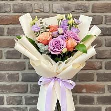 Букет цветов из:  Лизиантусы и Розы в Поспелихе