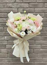 Букет цветов из:  Гвоздики, Розы, Лизиантусы и Хризантемы в Поспелихе