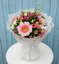 Букет цветов из:  Герберы, Альстромерии и Лизиантусы в Поспелихе