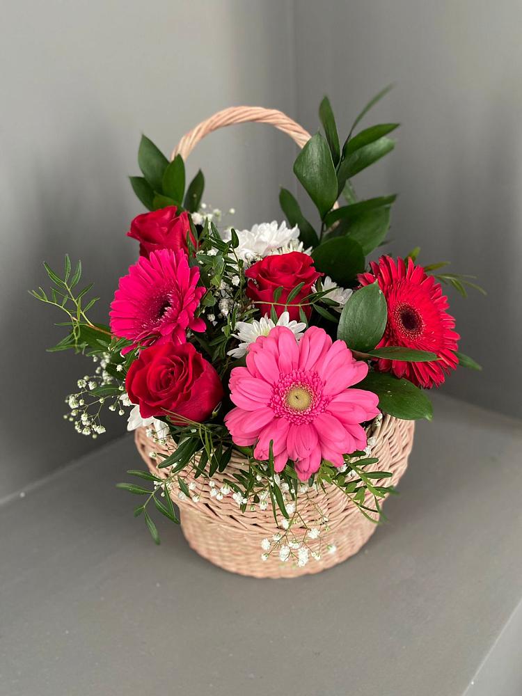 Цветочная композиция из Розы, Хризантемы и Герберы в корзине в Поспелихе