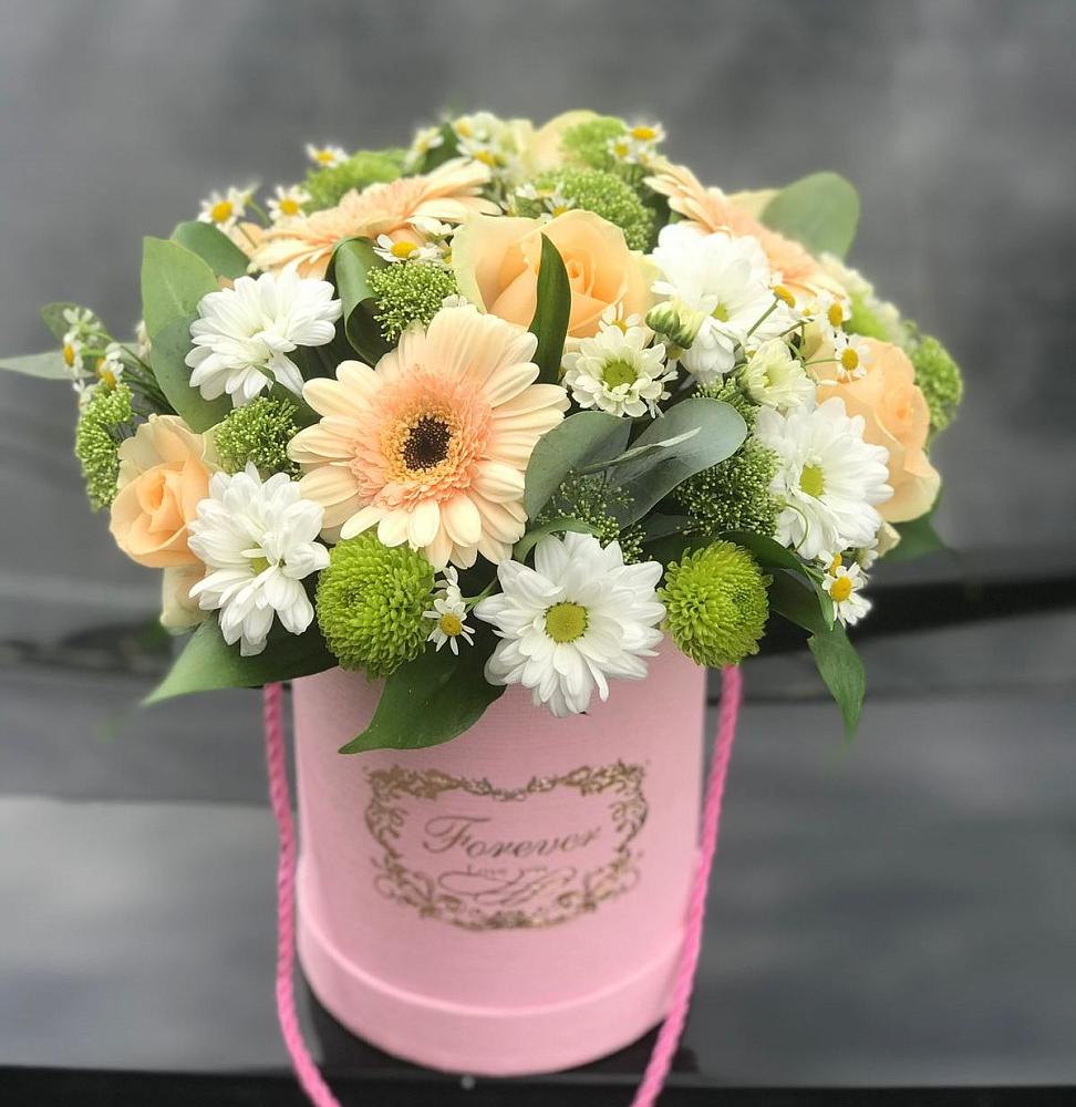 Цветочная композиция из Розы, Герберы и Хризантемы в шляпной коробке в Поспелихе