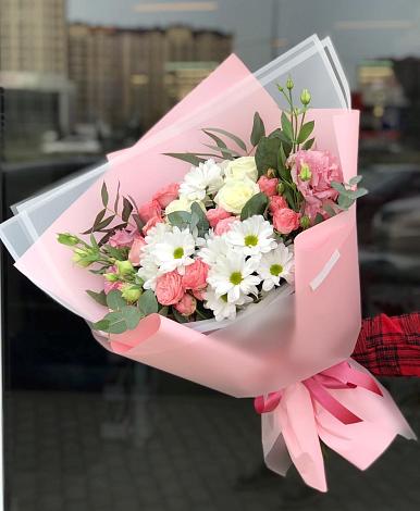 Букет цветов из: Розы, Лизиантусы и Хризантемы в Поспелихе