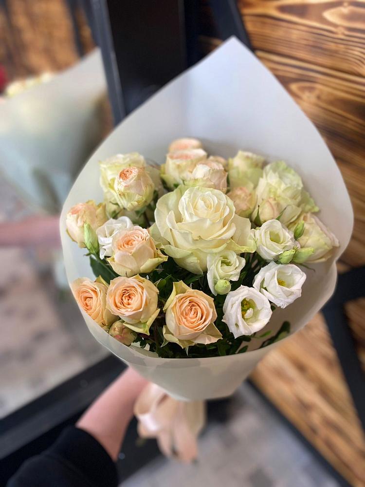 Букет цветов из: Розы и Лизиантусы в Поспелихе