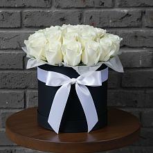 Цветочная композиция из Розы в шляпной коробке в Поспелихе