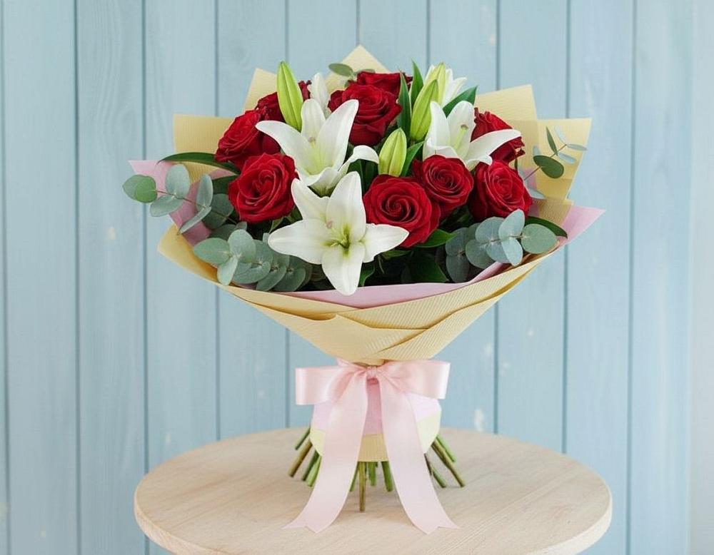 Букет цветов из: Лилии и Розы в Поспелихе